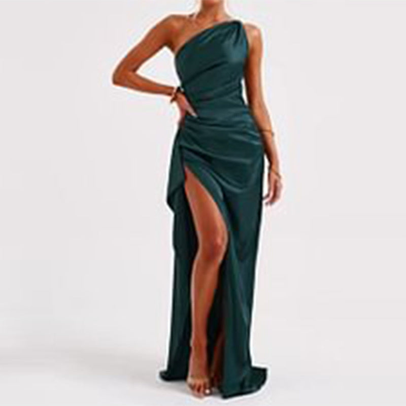 Robe Satinée Fendue à Épaule Dénudée