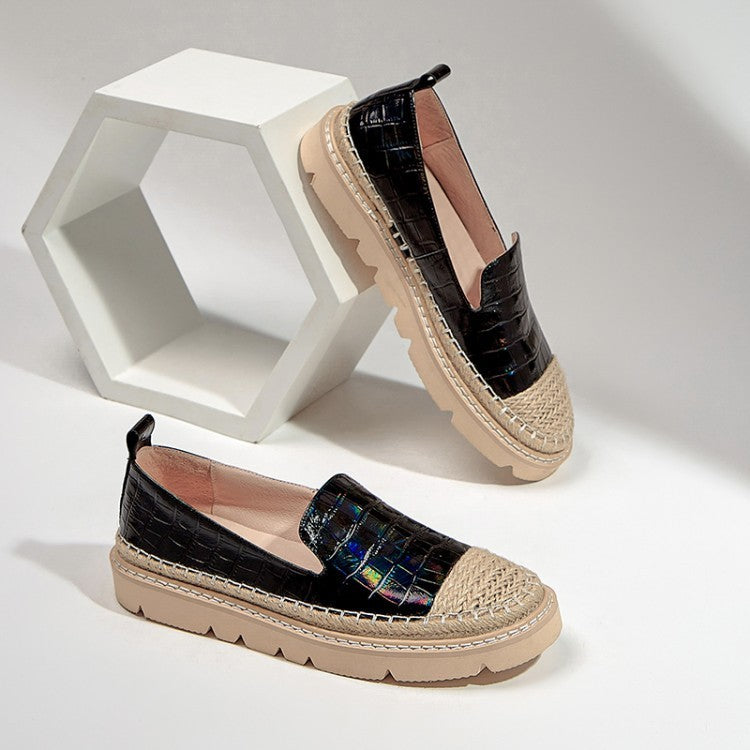 Chaussures à bout rond en paille et cuir laqué