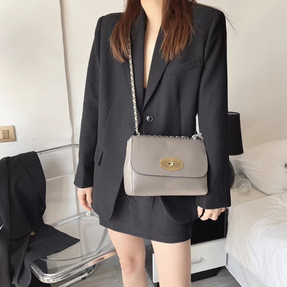 Mini sac carré en cuir à boucle chic