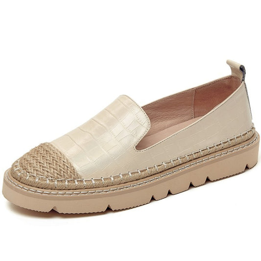 Chaussures à bout rond en paille et cuir laqué